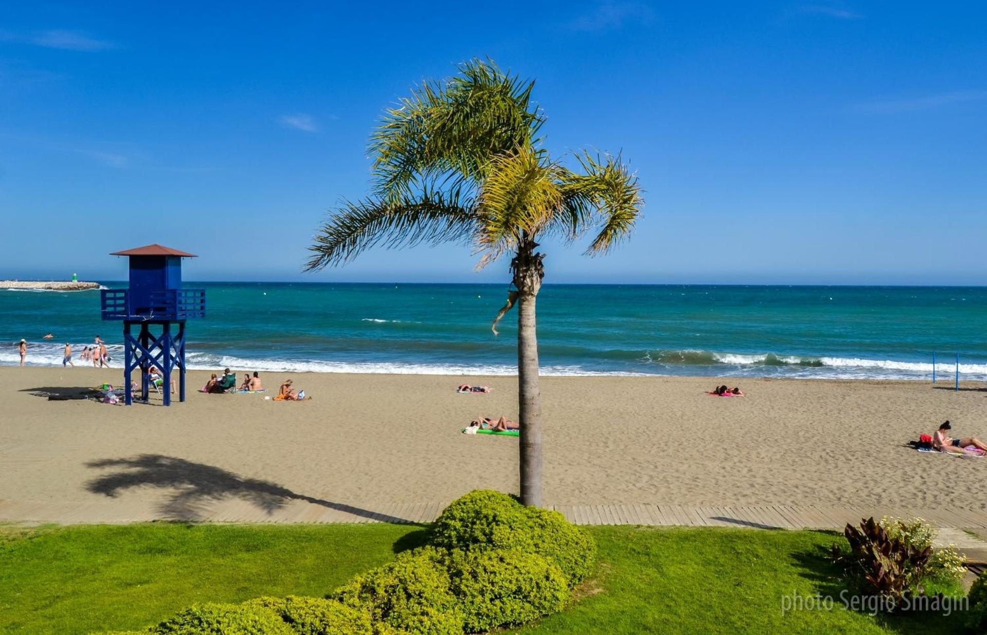 Apartamentos Los Cisnes - 2º Linea De Playa - Perfecta Ubicacion Benalmadena Bagian luar foto