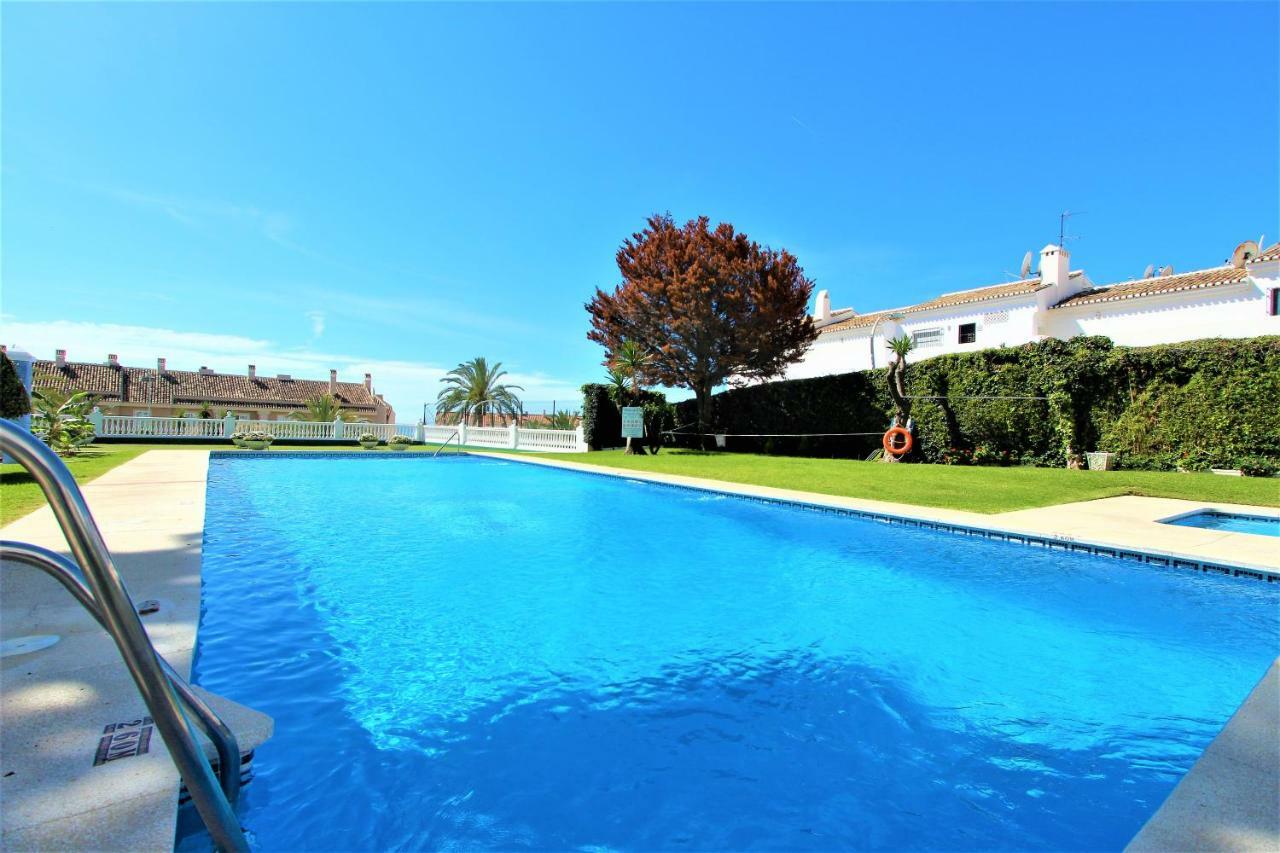 Apartamentos Los Cisnes - 2º Linea De Playa - Perfecta Ubicacion Benalmadena Bagian luar foto